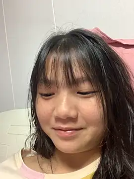 Snapshot of Emlyly-18 chatting on September 21, 1:13 pm Emlyly-18 online show from September 21, 1:13 pm