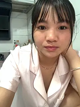 Snapshot of Emlyly-18 chatting on October 15, 1:06 am Emlyly-18 online show from October 15, 1:06 am