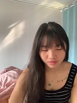 Snapshot of Emlyly-18 chatting on November 2, 1:52 am Emlyly-18 online show from November 2, 1:52 am