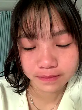 Snapshot of Emlyly-18 chatting on November 14, 1:26 am Emlyly-18 online show from November 14, 1:26 am