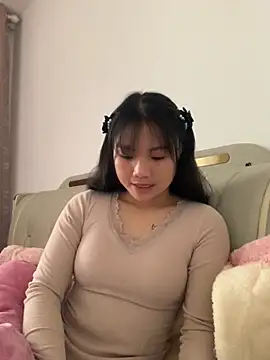 Snapshot of Emlyly-18 chatting on November 17, 4:18 am Emlyly-18 online show from November 17, 4:18 am