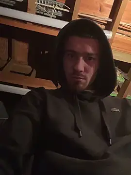 Snapshot of Johnclips2 chatting on September 28, 3:34 am Johnclips2 online show from September 28, 3:34 am