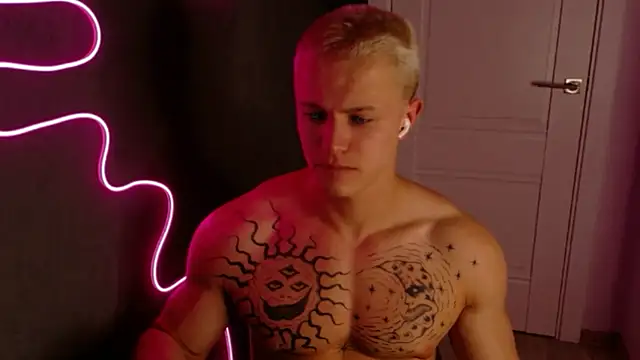 James  Noah online show from October 18, 9:15 pm