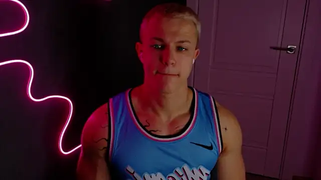 James  Noah online show from October 21, 8:42 pm