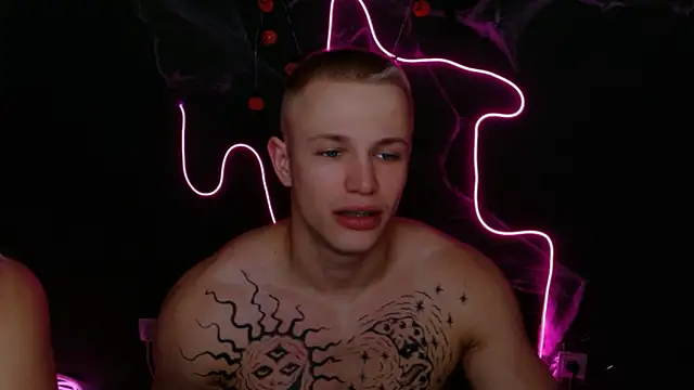 James  Noah online show from November 3, 10:10 pm