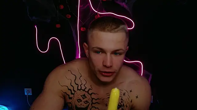 James  Noah online show from November 4, 9:36 pm