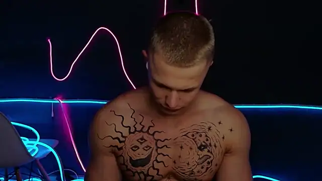 James  Noah online show from November 8, 1:39 am