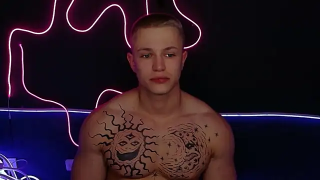 James  Noah online show from November 8, 8:40 pm