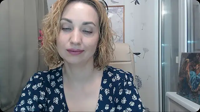 KatrinAlluring online show from October 31, 4:24 am