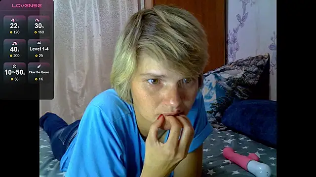 Snapshot of SaraSnow_ chatting on September 15, 5:57 pm SaraSnow online show from September 15, 5:57 pm