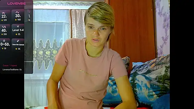 Snapshot of SaraSnow_ chatting on September 25, 6:11 pm SaraSnow online show from September 25, 6:11 pm