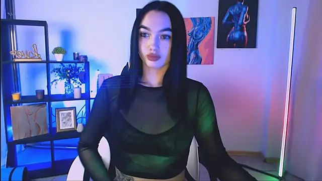 Snapshot of MonicaTess chatting on December 18, 3:34 am MonicaTess online show from December 18, 3:34 am