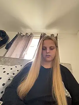 Snapshot of Dolliejayxx chatting on October 22, 9:53 am Dolliejayxx online show from October 22, 9:53 am