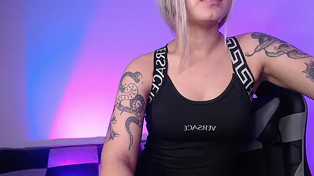 GwenHazel online show from December 4, 11:19 am