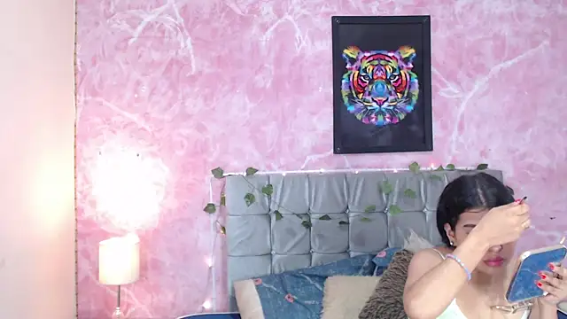 WHANDA CARVAJAL online show from October 14, 2:07 pm