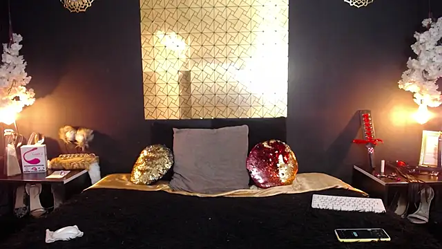 kinky momm online show from April 29, 3:27 pm
