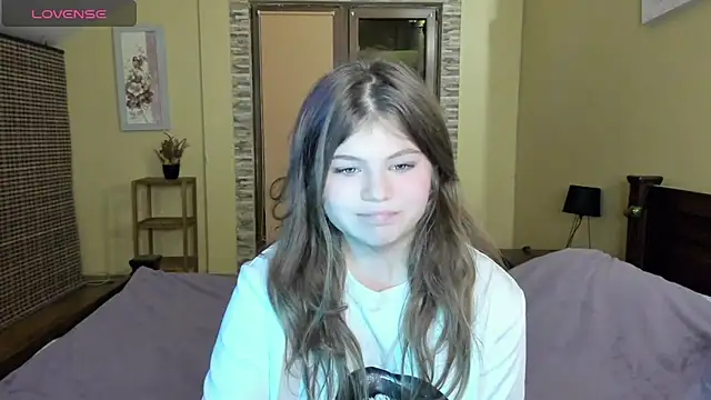 Snapshot of Lilly_Jess chatting on October 13, 6:19 pm Lilly Jess online show from October 13, 6:19 pm