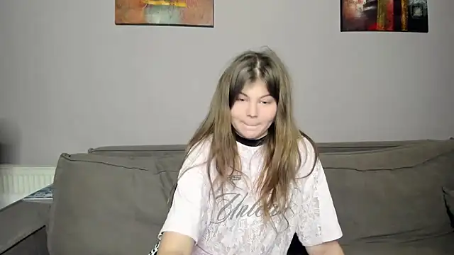 Snapshot of Lilly_Jess chatting on November 10, 8:30 pm Lilly Jess online show from November 10, 8:30 pm