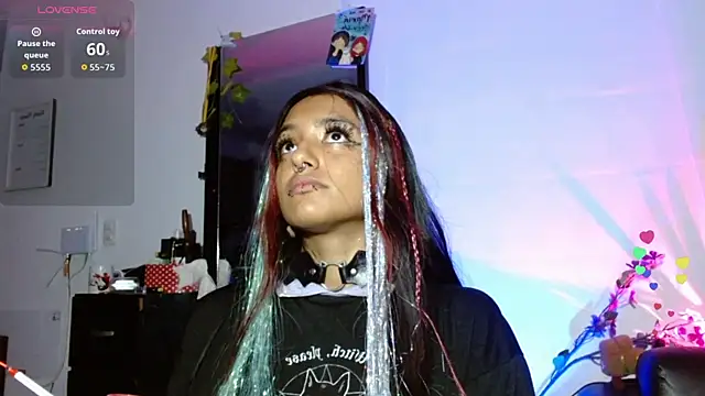 Snapshot of carolinerue chatting on October 8, 8:23 am carolinerue online show from October 8, 8:23 am