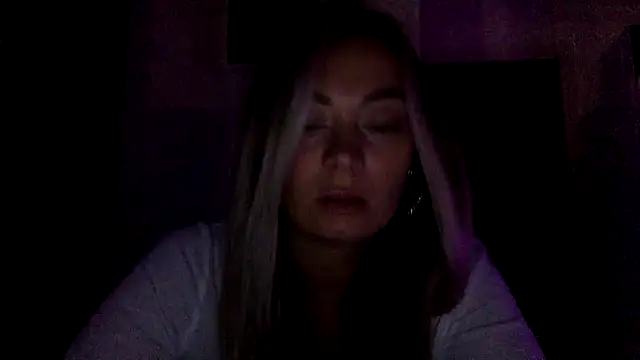 Snapshot of Velanyx chatting on November 21, 1:43 pm Velanyx online show from November 21, 1:43 pm