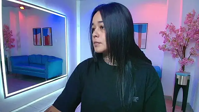 Black roseee online show from May 21, 3:46 am