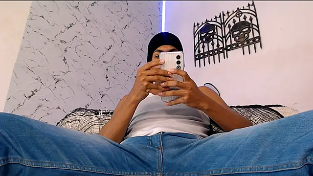 lorian vikel online show from October 10, 9:47 pm