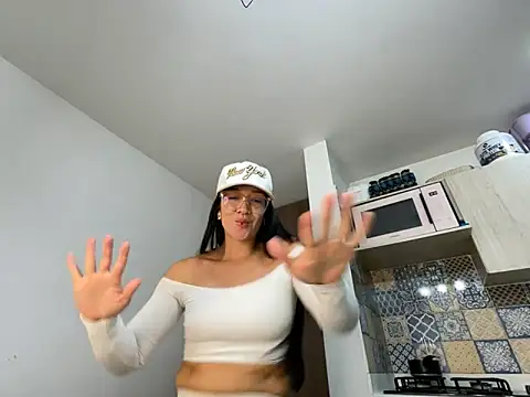 Snapshot of gaby_wild_fire chatting on October 11, 5:33 pm gaby wild fire online show from October 11, 5:33 pm