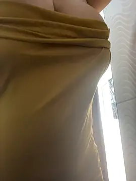 Snapshot of rhizanthella_ chatting on October 23, 7:56 pm rhizanthella online show from October 23, 7:56 pm