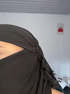 Snapshot of rhizanthella_ chatting on December 5, 2:47 pm rhizanthella online show from December 5, 2:47 pm