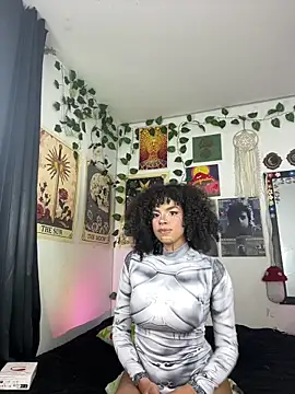 Snapshot of Raven_luv chatting on November 4, 1:05 am Raven luv online show from November 4, 1:05 am