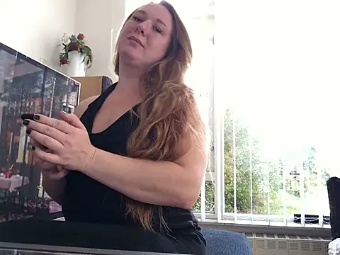 Snapshot of MazySunny chatting on October 10, 8:13 am MazySunny online show from October 10, 8:13 am