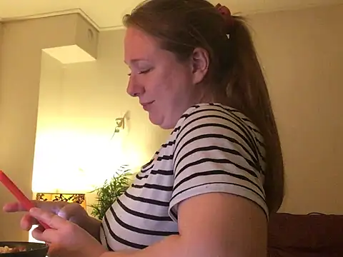 Snapshot of MazySunny chatting on October 31, 9:05 pm MazySunny online show from October 31, 9:05 pm