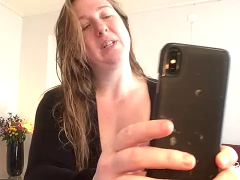 Snapshot of MazySunny chatting on November 20, 8:58 am MazySunny online show from November 20, 8:58 am