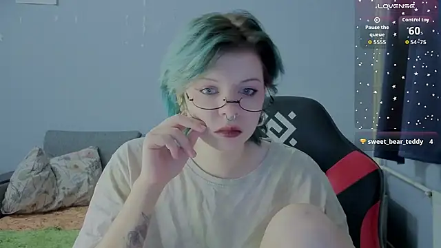 Snapshot of Alice_Zev chatting on September 30, 6:46 pm Alice Zev online show from September 30, 6:46 pm