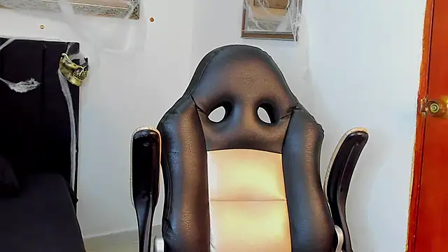 Snapshot of cassian_gold chatting on October 22, 5:02 pm cassian gold online show from October 22, 5:02 pm