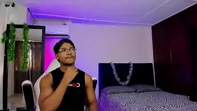 Snapshot of cassian_gold chatting on December 20, 5:09 pm cassian gold online show from December 20, 5:09 pm