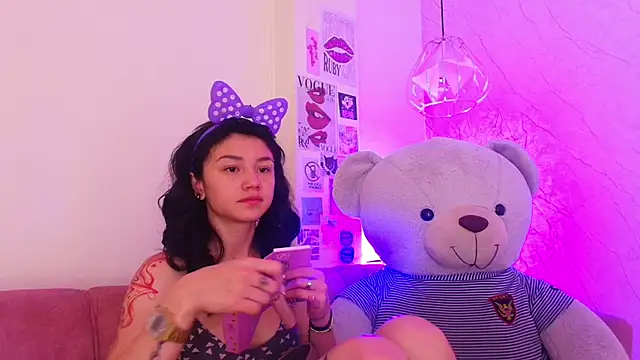 april bennett online show from October 24, 12:23 pm