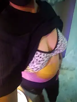 Snapshot of hottie_jenny9 chatting on September 19, 6:04 am hottie jenny9 online show from September 19, 6:04 am