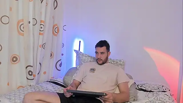 Snapshot of matti_de_lucaa chatting on December 17, 1:44 am matti de lucaa online show from December 17, 1:44 am