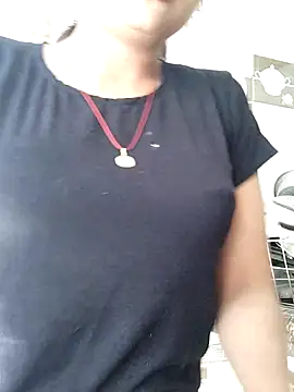 Hot-Pooja25 online show from April 29, 3:43 am