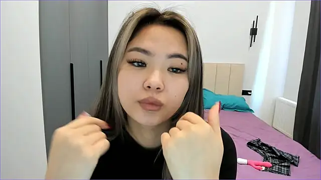 Snapshot of Maakimita chatting on October 28, 7:45 am Maakimita online show from October 28, 7:45 am