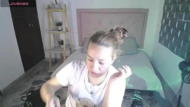 Dulce  Lovee online show from November 22, 10:20 pm