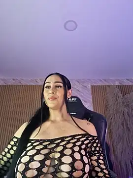 Snapshot of ashly_moonn chatting on October 27, 6:56 pm ashly moonn online show from October 27, 6:56 pm