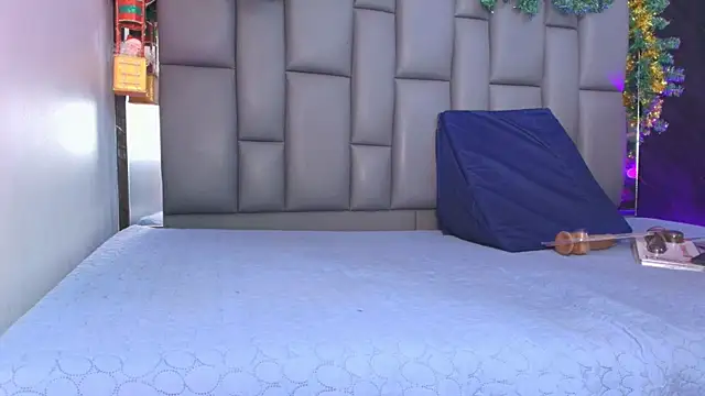 kissme luna online show from December 3, 7:01 pm