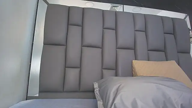 kissme luna online show from March 6, 8:05 pm