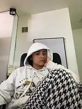 Snapshot of MarilynWhite_ chatting on October 22, 8:14 am MarilynWhite online show from October 22, 8:14 am