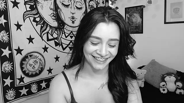 Snapshot of MarilynWhite_ chatting on October 28, 10:12 pm MarilynWhite online show from October 28, 10:12 pm