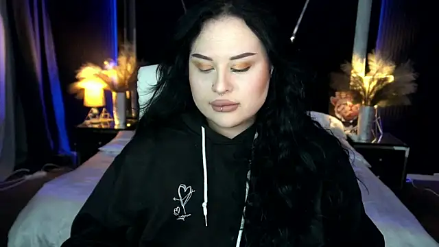 Snapshot of SerahMirabeli chatting on November 16, 8:14 pm SerahMirabeli online show from November 16, 8:14 pm