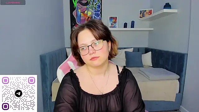 Mila  Cutee online show from October 19, 1:28 am