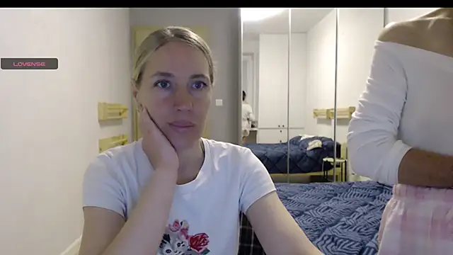 Snapshot of Two_Sisters chatting on October 12, 4:50 pm Two Sisters online show from October 12, 4:50 pm